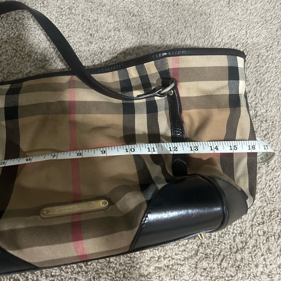 Classic Burberry Purse. Measurements are in the images.  Box included. - Picture 7 of 7